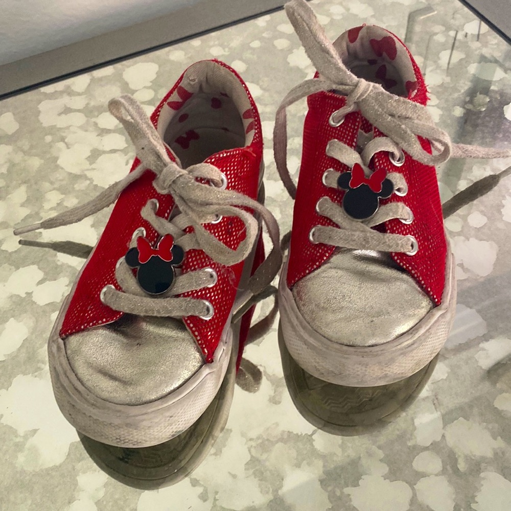 Girls sneakers